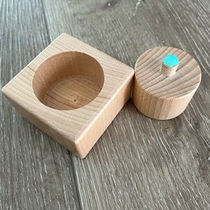 Lovevery pincer grasp puzzle 11-12M